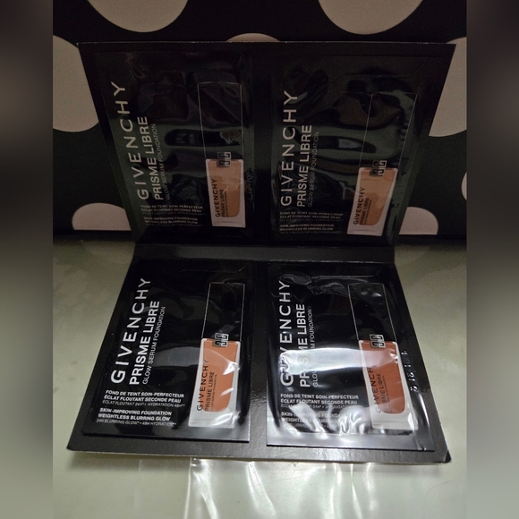 5/$25✨️Givenchy Foundation Sampler✨️ - Picture 2 of 3